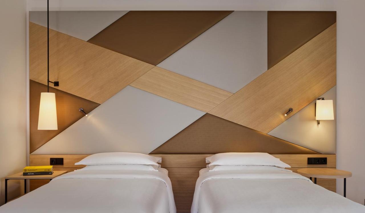 Deluxe, Guest room, 2 Twin/Single Bed(s),1633676345:JPEG