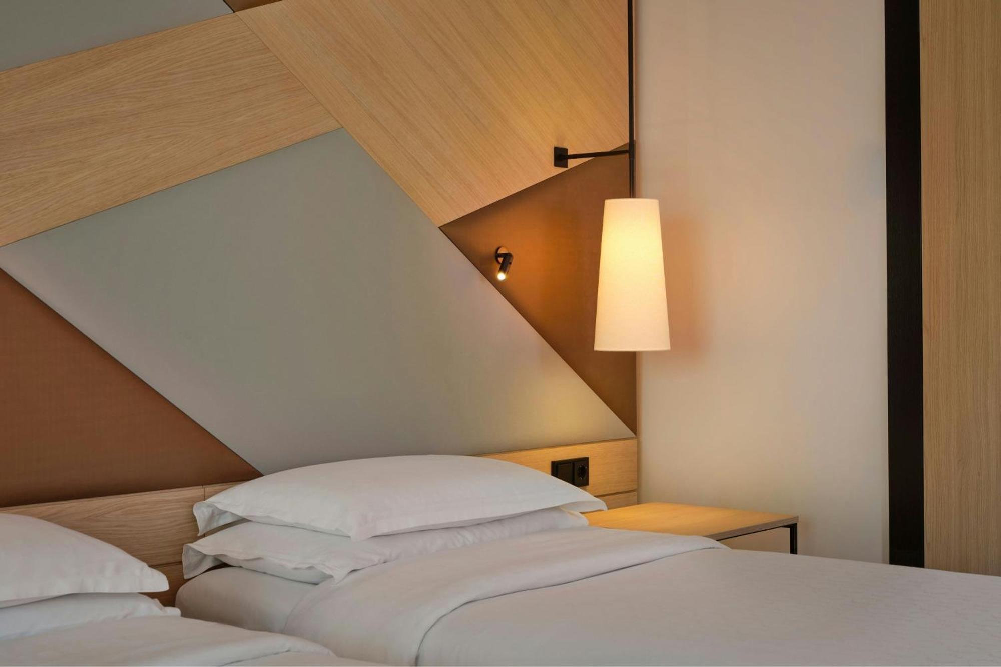 Twin Room with Club Lounge Access,1633676350:JPEG