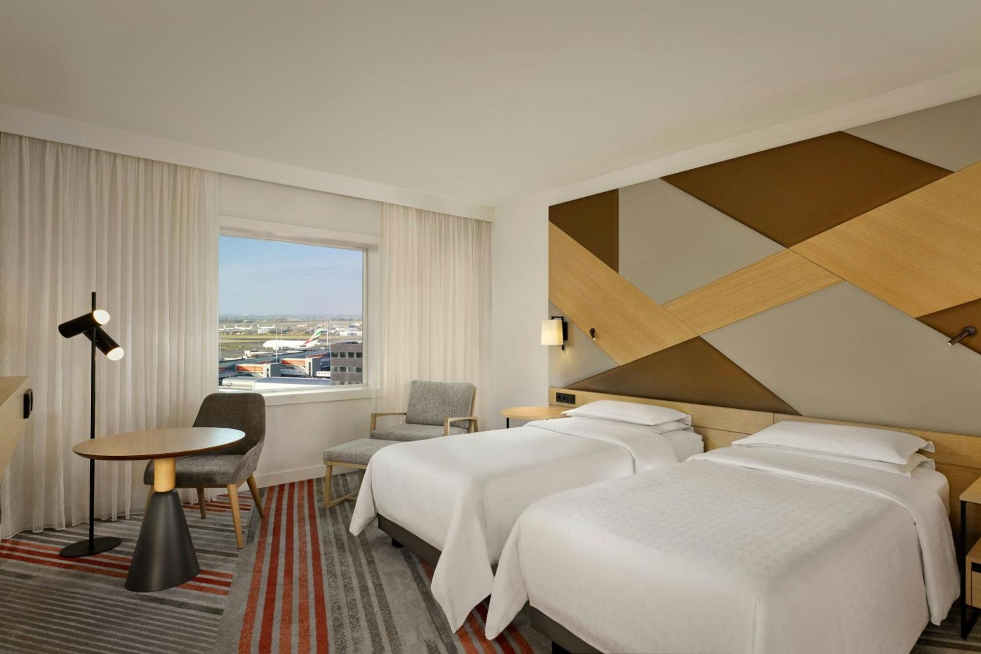 Family Connecting Room Airport View