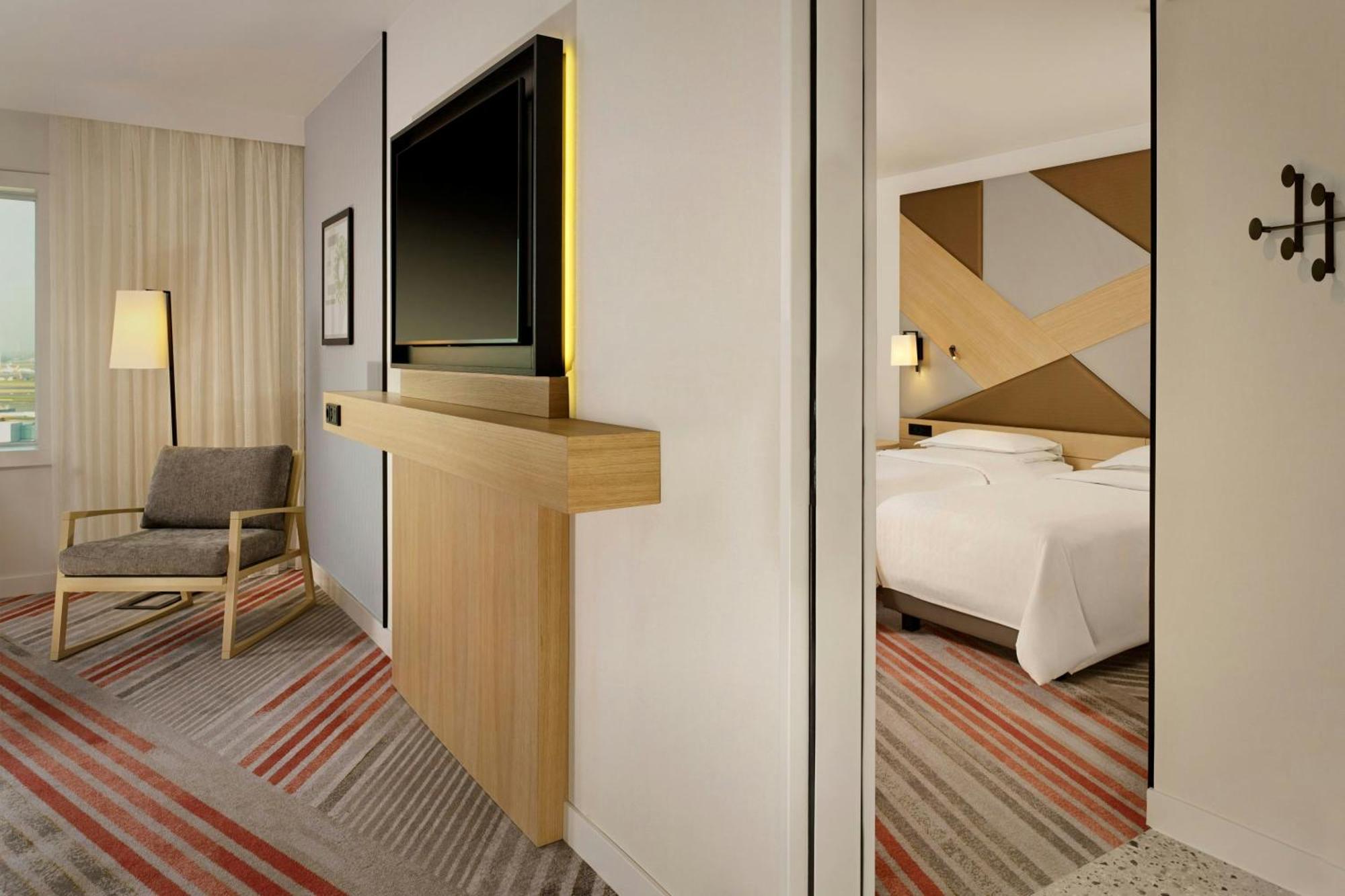 Family Connecting Room Airport View